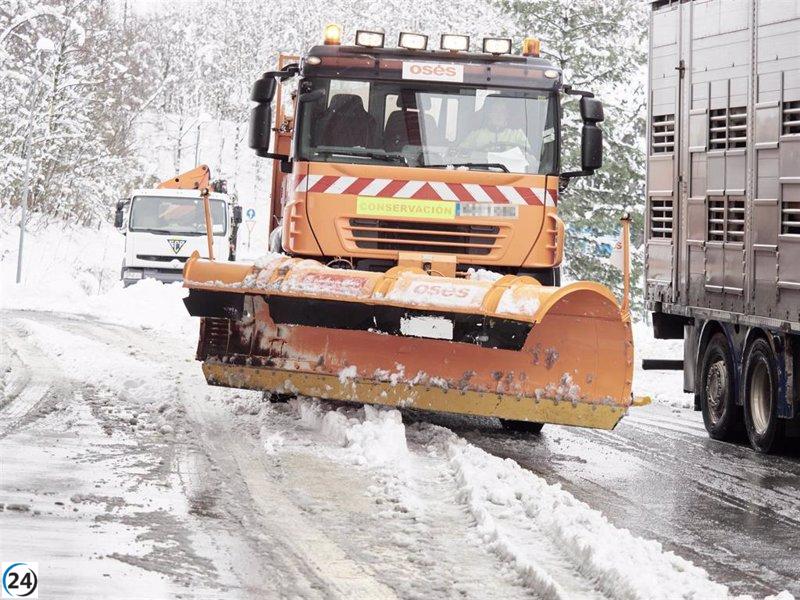 Nieve provoca cierre de carreteras y obliga uso de cadenas en Navarra