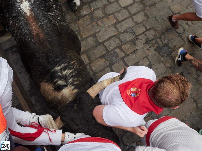 Dos trasladados al hospital tras sufrir heridas durante el tercer encierro en Sanfermines.