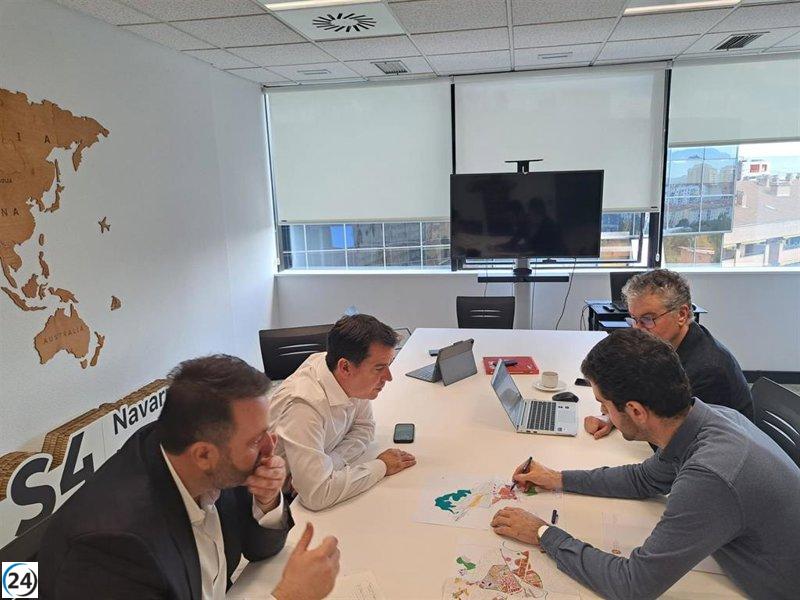 Irujo y alcalde de Alsasua buscan atraer inversiones con ampliación de suelo industrial.