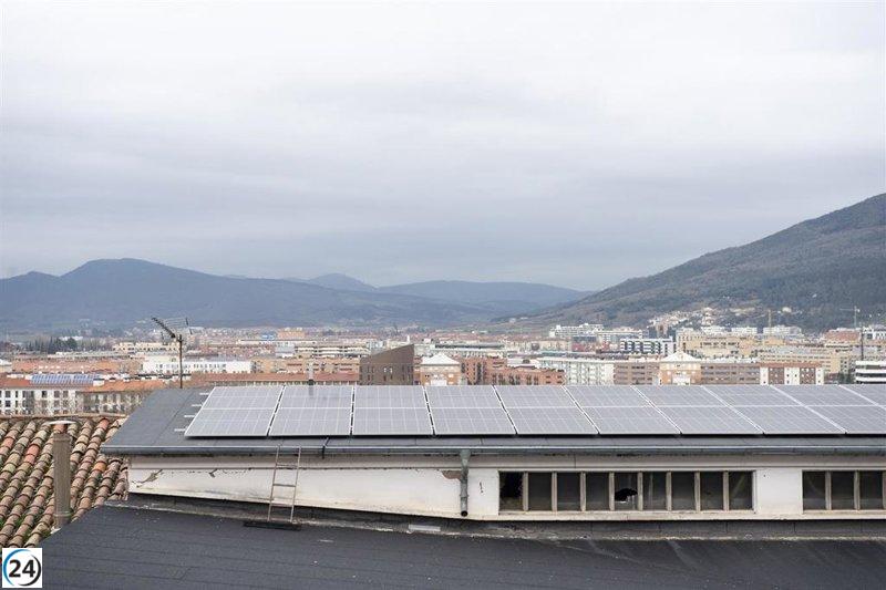 Nueva planta solar en Policía Municipal de Pamplona reanuda operaciones tras incendio.