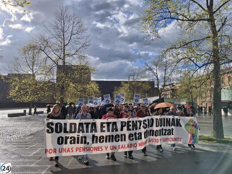 Pamplona exige un salario mínimo y pensiones adecuadas en una contundente protesta.