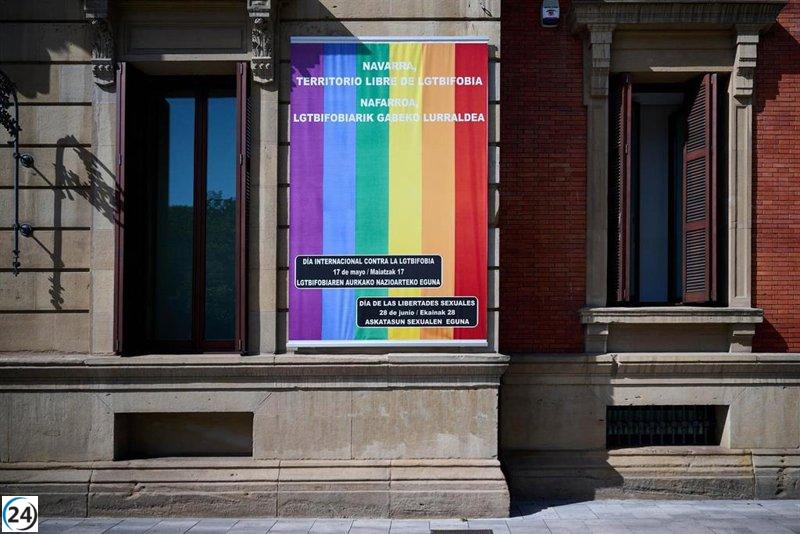 El Parlamento de Navarra se suma a la celebración del Día del Orgullo LGTBI+.