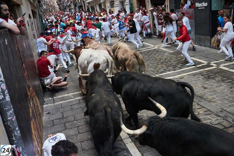 Se han vertido 1.500 litros de antideslizante en el trayecto del encierro de Sanfermines.