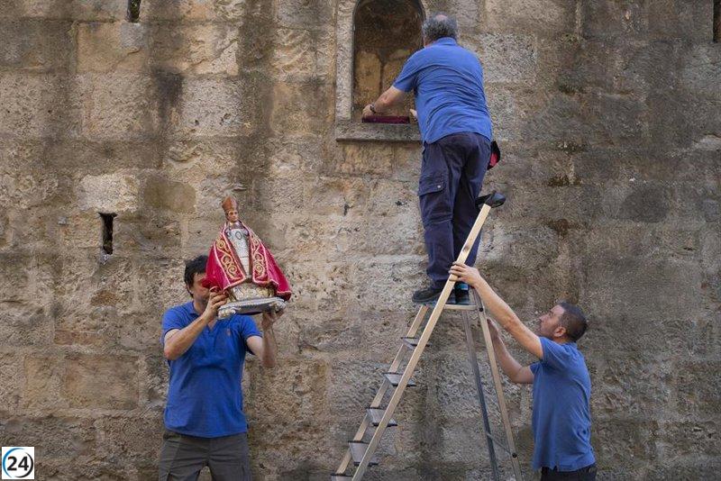 Municipio desmantela la copia de San Fermín, que se reemplaza con la original durante las festividades.