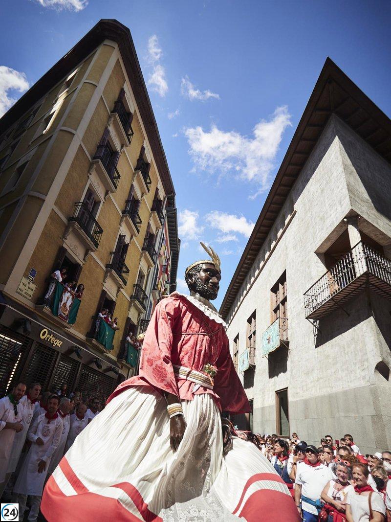 La Comparsa de Gigantes y Cabezudos suspende su desfile por mal tiempo.