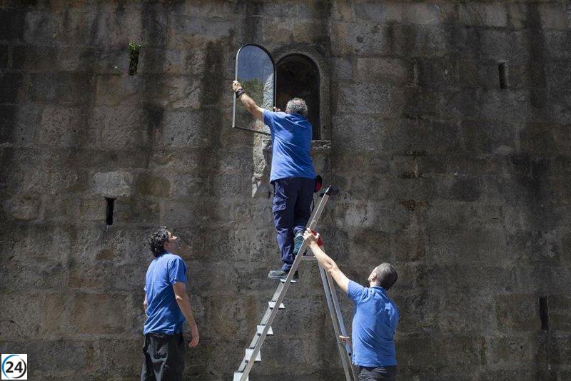 La imagen de San Fermín vuelve a su lugar en la muralla de Santo Domingo.