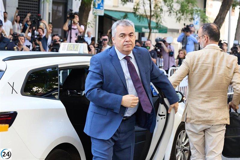 Hermana de Santos Cerdán percibió un salario mensual de 2.000 euros en 2020 como administrativa en Servinabar.