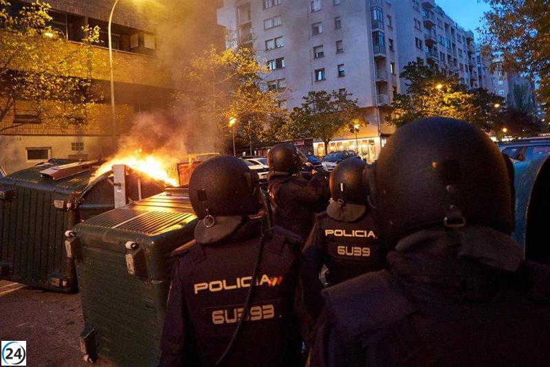 Detienen a dos en protestas por encapuchados en Pamplona contra Vito Quiles.