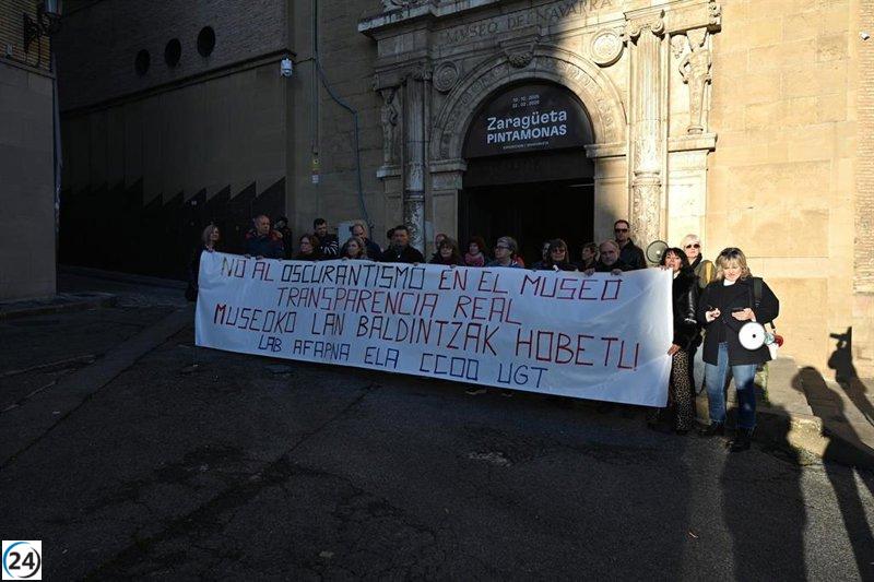 Sindicatos critican a la dirección del Museo de Navarra por falta de transparencia en reformas laborales.