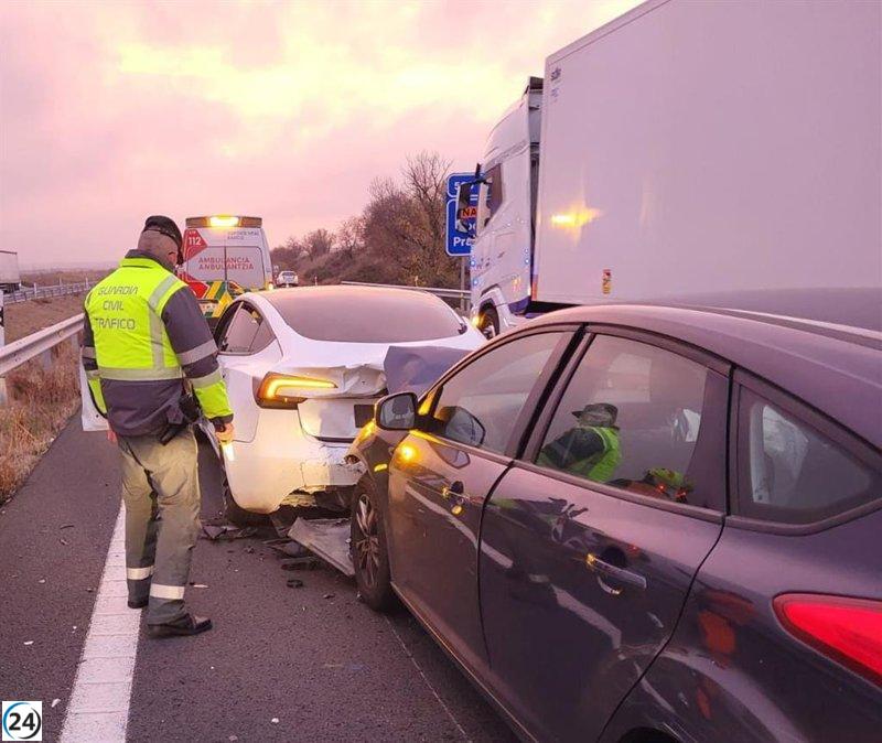 Grave estado de una persona tras dos accidentes en la AP-68 en Lodosa que dejaron cinco heridos.