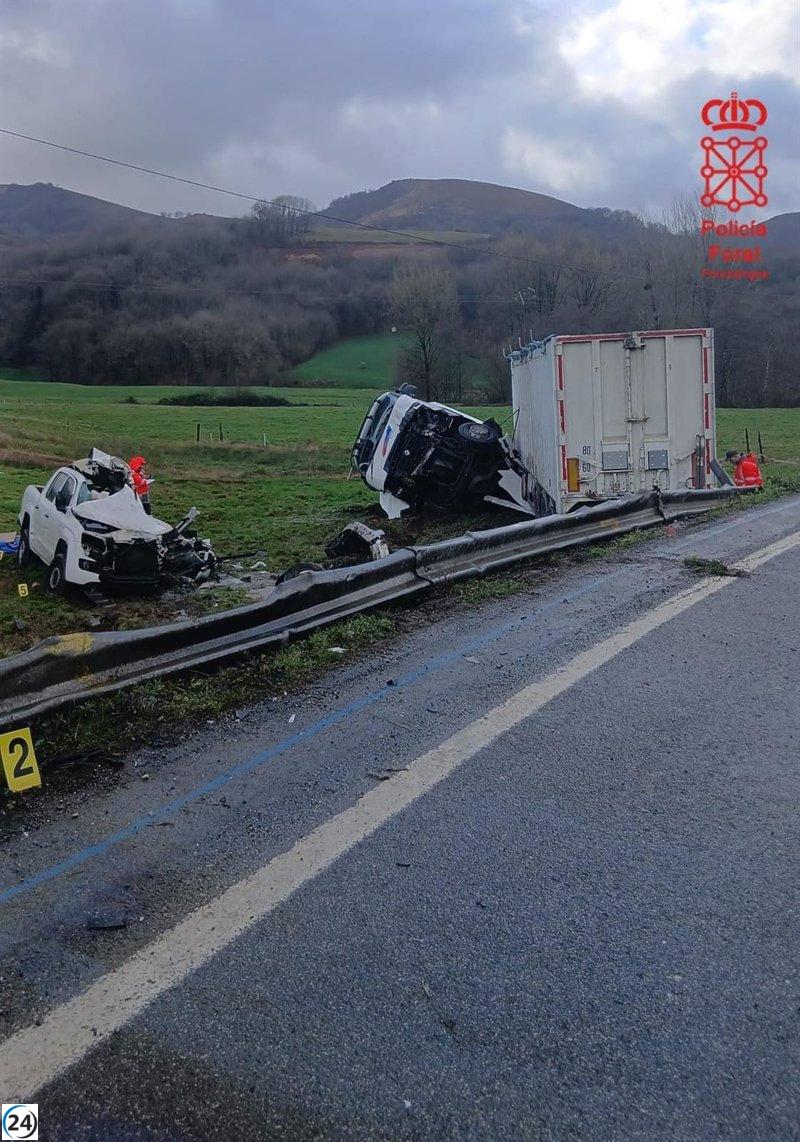 Tragedia en Arizkun: un muerto y tres heridos tras choque de camión y todoterreno.