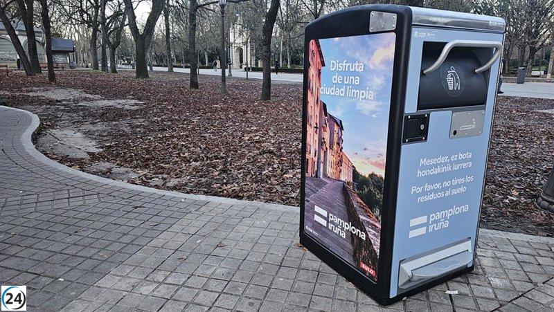 Pamplona presenta papeleras solares autocompactantes.