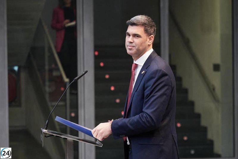 García (PPN) acusa a Chivite y Sánchez de traicionar a Navarra y España por aferrarse al poder.