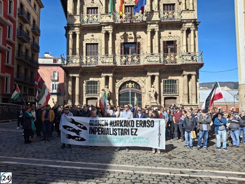 Protesta en Pamplona condena la agresión de EE. UU. e Israel hacia Irán.