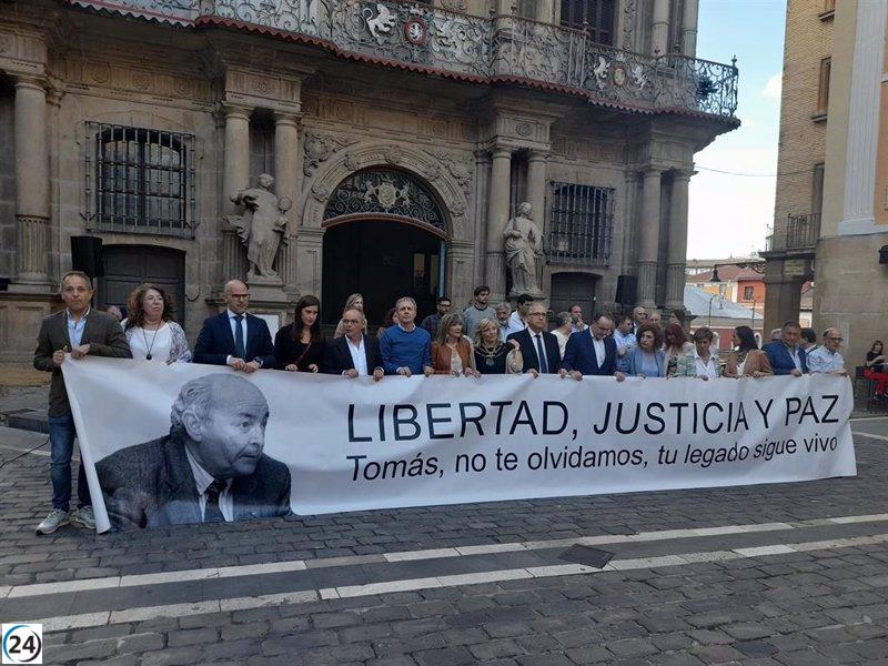 25 años después, Pamplona recuerda al edil Tomás Caballero en una concentración.