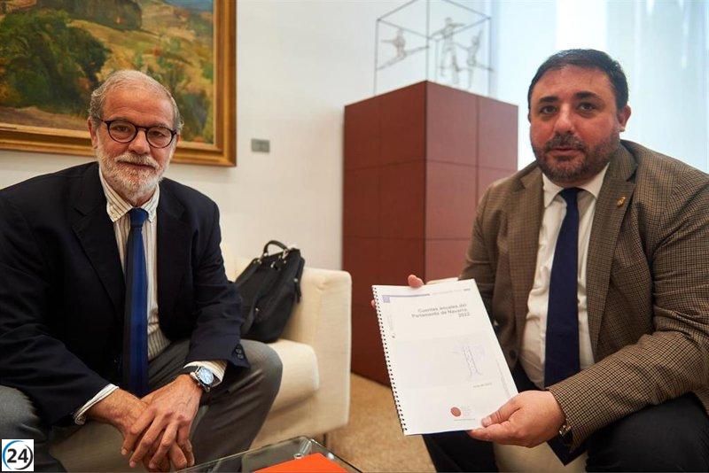 Comptos recomienda reducir la temporalidad en el Parlamento foral mediante la ocupación de vacantes.