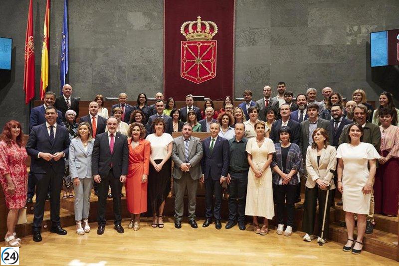 Unai Hualde preside de nuevo el Parlamento de Navarra con vicepresidencias de PSN y UPN.
