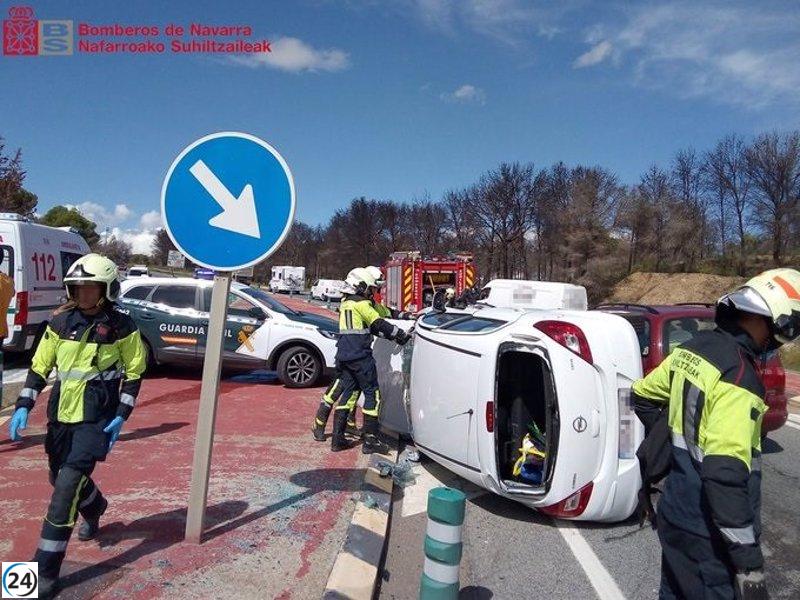 Accidente en la N-121 de Valtierra deja dos personas heridas en colisión de dos turismos.