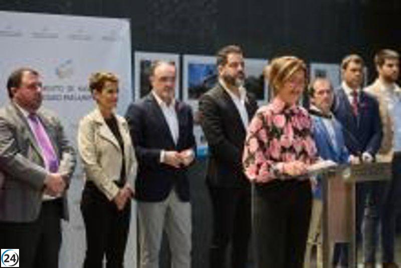 El Parlamento de Navarra muestra su apoyo al Día Internacional del Cáncer de Mama en un acto institucional.