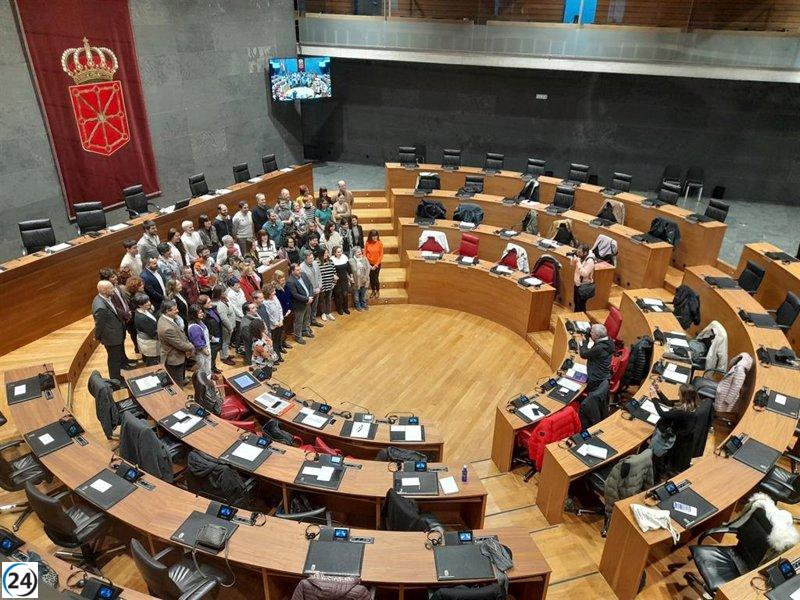 El Parlamento celebra el 75º aniversario de la Declaración de los Derechos Humanos, destacando críticas por su incumplimiento