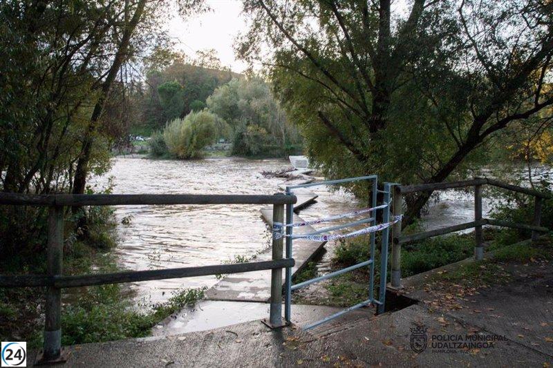 Desbordamiento del río Arga provoca cierre de pasarelas en Pamplona
