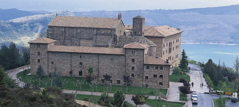 Descubre el impresionante Monasterio de Leyre